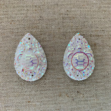 Load image into Gallery viewer, 20*30mm Turtle AB, Teardrop, Resin, Sew On, Multiple Colours
